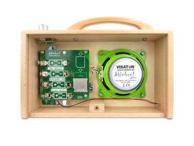 A photo of hörbert's inner workings. You can clearly see the labelling that only NiMH batteries may be used.