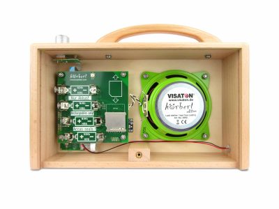 A photo of hörbert's inner workings. You can clearly see the labelling that only NiMH batteries may be used.